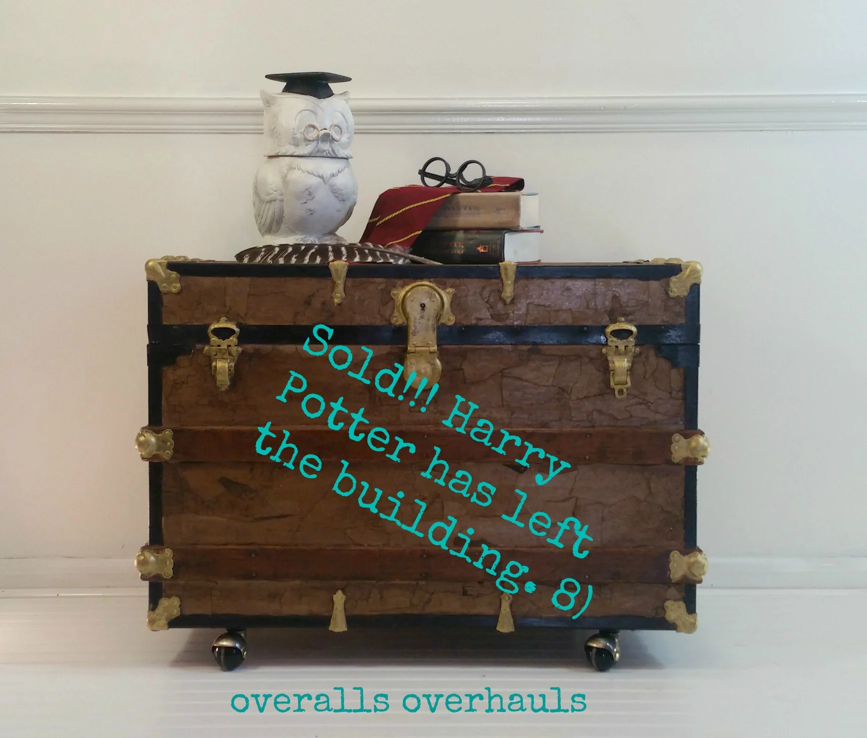 Wizard-inspired trunk. I would love nothing more than to make another one of these. So much so, I’ll show you the inside in the next picture.