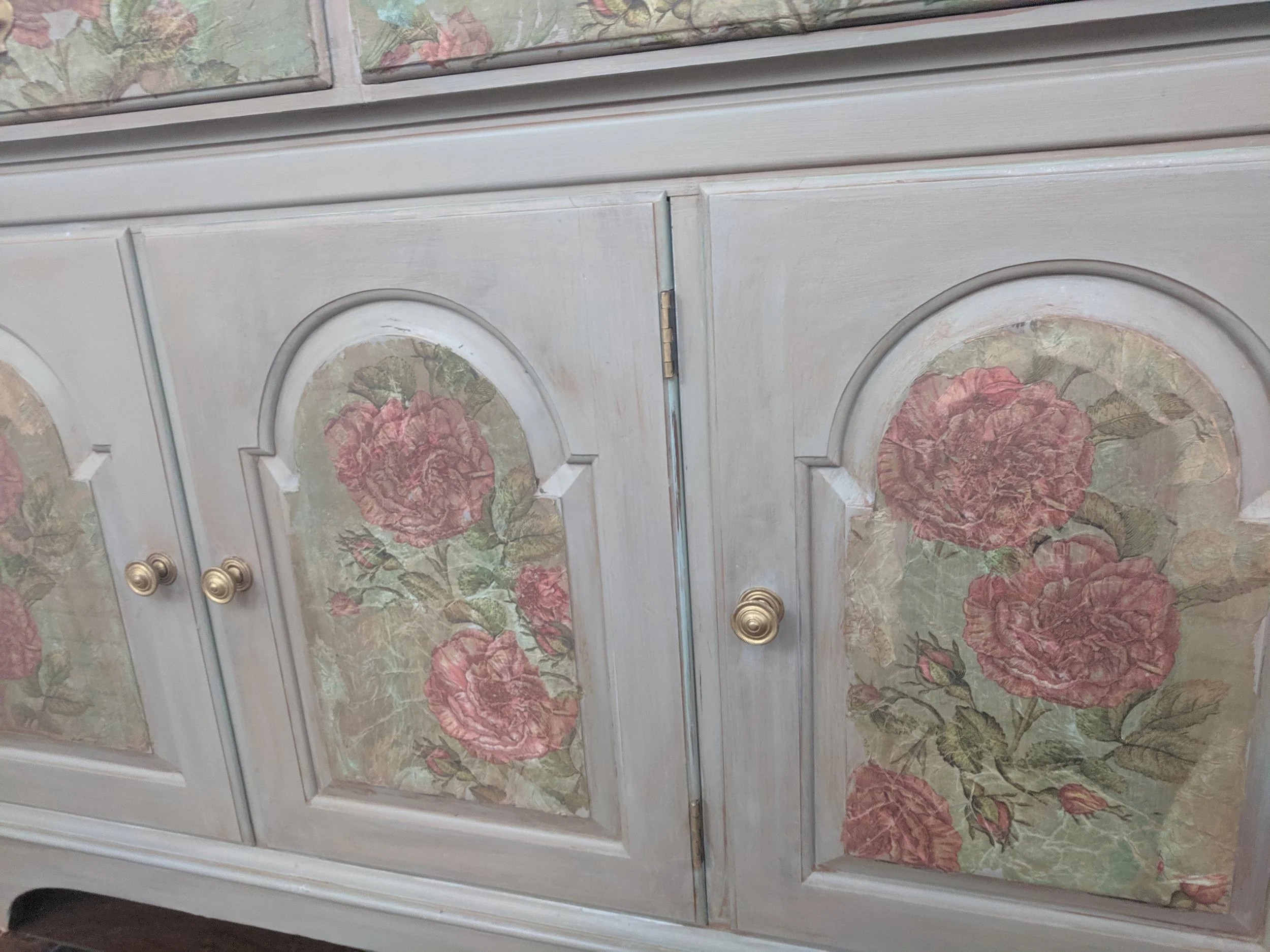buffet 60119 - door detail.jpg