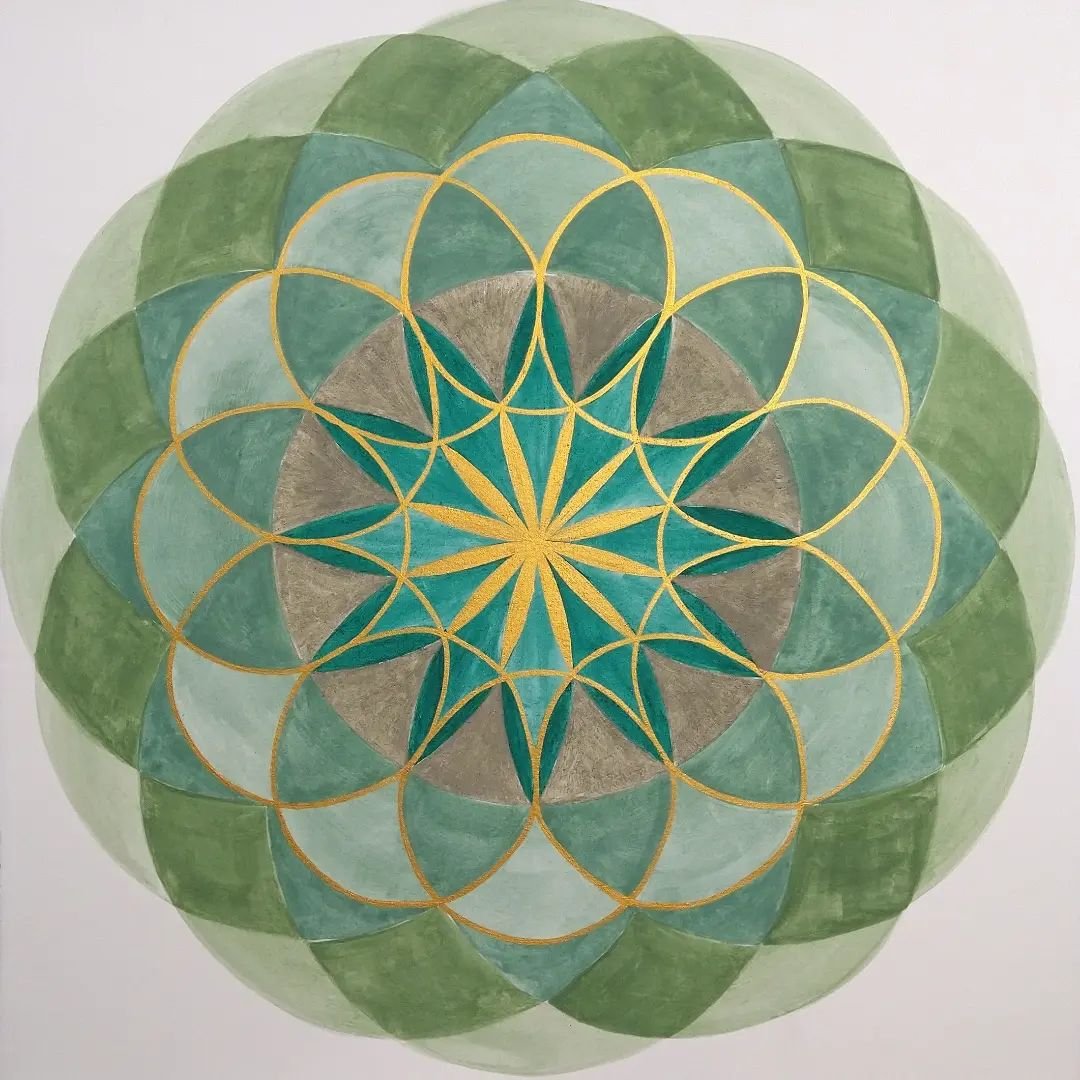 You might have noticed that I'm a little bit fixated on this pattern lately 🙃 The 12 pointed star created by overlapping circles represents time - the cycles of the moon, months of the year, or the face of a clock. 

In this painting, I used varying