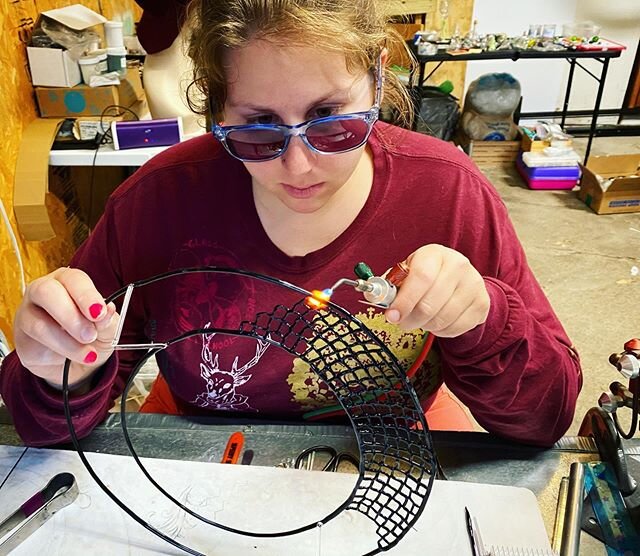 Progress coming along for the #brim of my #glass #hat project! #covid19quarantine #garagestudio #flameworking #boro #networkingborosilicateglass #handheldtorch