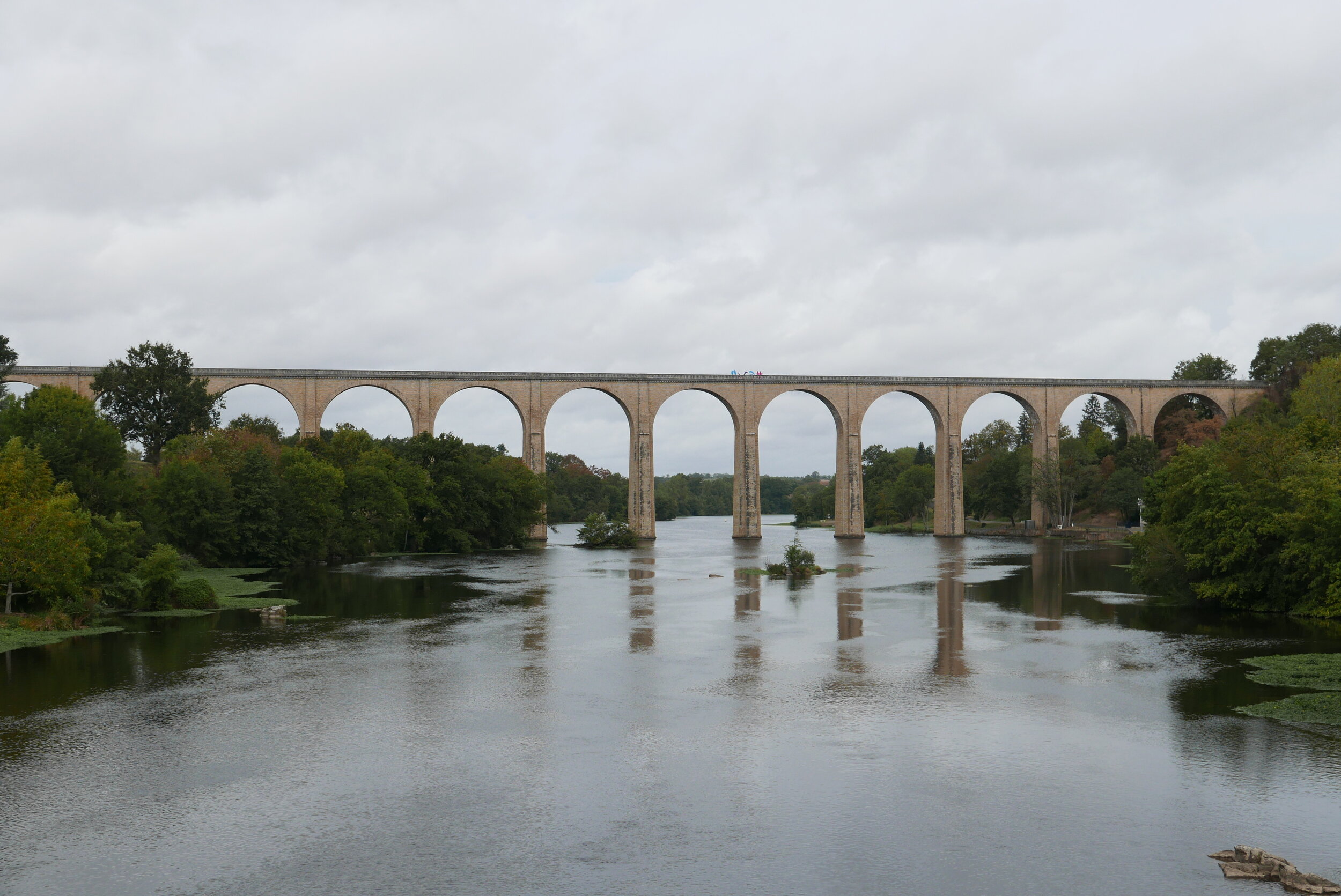 Viaduct L'isle Jourdain.JPG