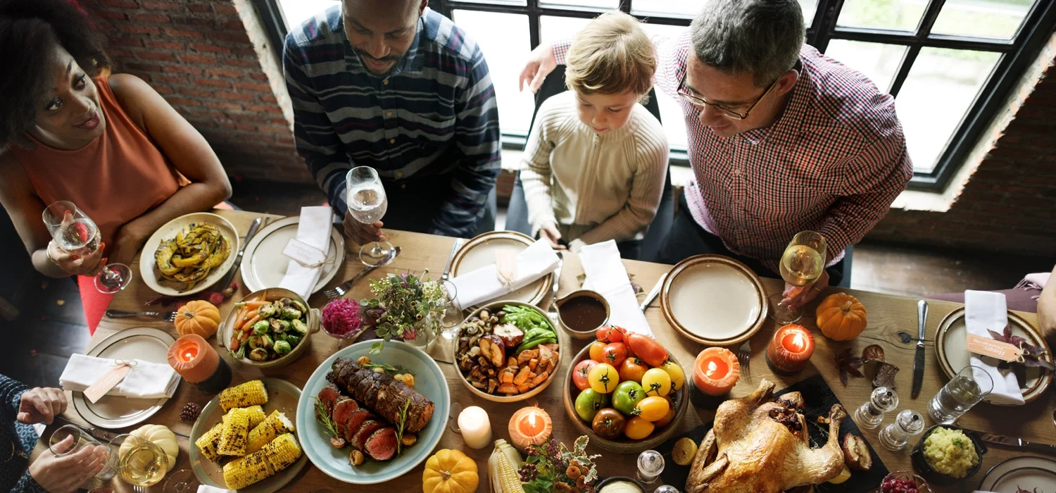 People-around-holiday-dinner-table-trying-to-eat-healthy.jpg