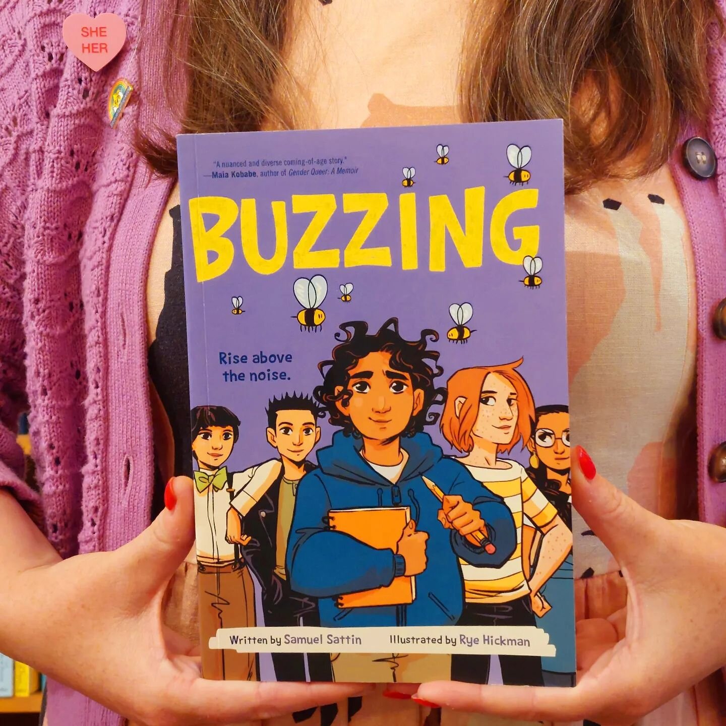 💛 A Book We Loved 💛

We here at Matilda Bookshop (like everyone else!) are HUGE Heartstopper fans, but there are SO many other amazing graphic novels about first love, teen life and growing up out there. Buzzing is our new favourite! 😍

🐝  Sweet 