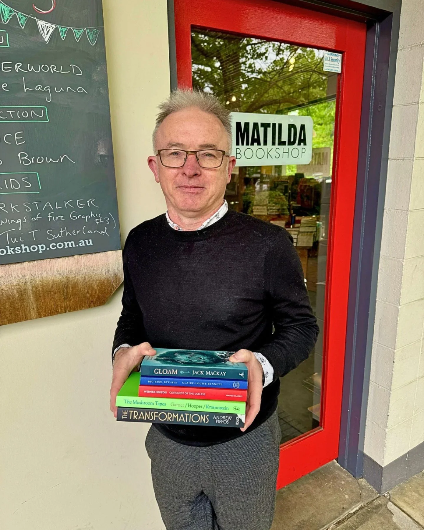 📚 A WEEK OF READING 📚

As booksellers, over the course of a week, each of us picks up and puts down a range of books. Some stick, and end up coming home with us. This is what Gavin has been reading this week: 

📕 Gloam - Jack Mackay
📕 Big Kiss, B