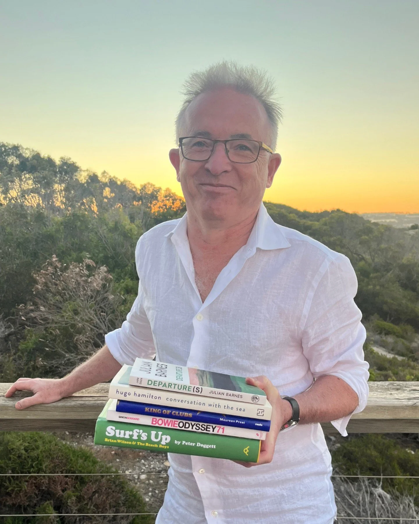 📚 A WEEK OF READING 📚

As booksellers, over the course of a week, each of us picks up and puts down a range of books. Some stick, and end up coming home with us. This is what Gavin has been reading this week while on holiday:

📕 King of Clubs by M