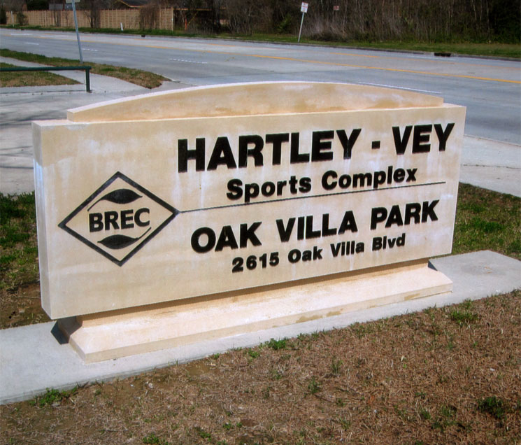 Cast Stone Sign-BREC-Oak Villa S-005