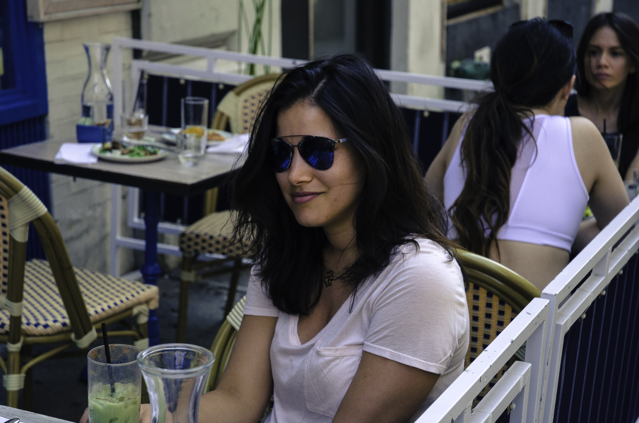 A relaxed look for brunch, she lets her mirror-lense Christian Dior sunglasses do the work.