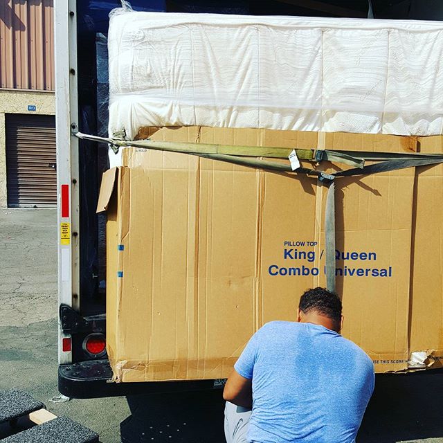 When it does not fit we make it fit, as you can see #moober #moobermoving #LA