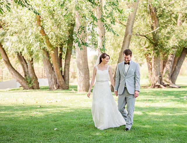 Stephanie and Michael chose to have their first look in this park last month in Denver. They chose good!! Congrats!! 🍾🎉 #outdoorwedding #firstlook #bride #groom #brideandgroom #park #denverwedding #weddingphotographer #weddingdress #laceweddingdres