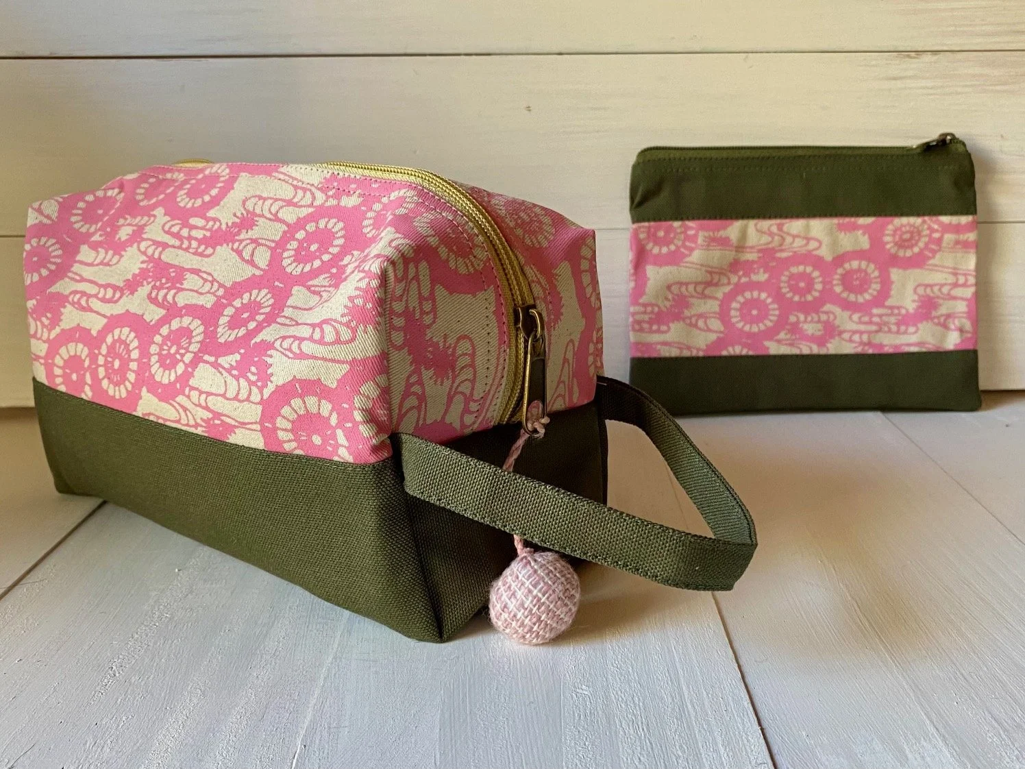 Parasol Toiletry Bag Pink / Green