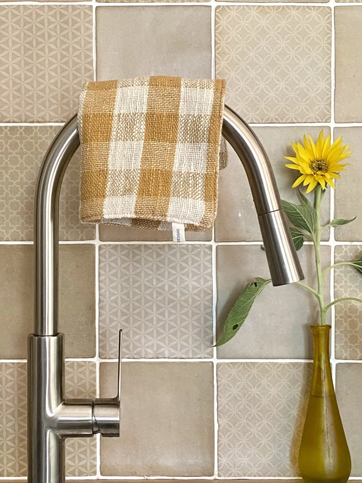 Face Washer Marigold Check over kitchen tap.jpeg