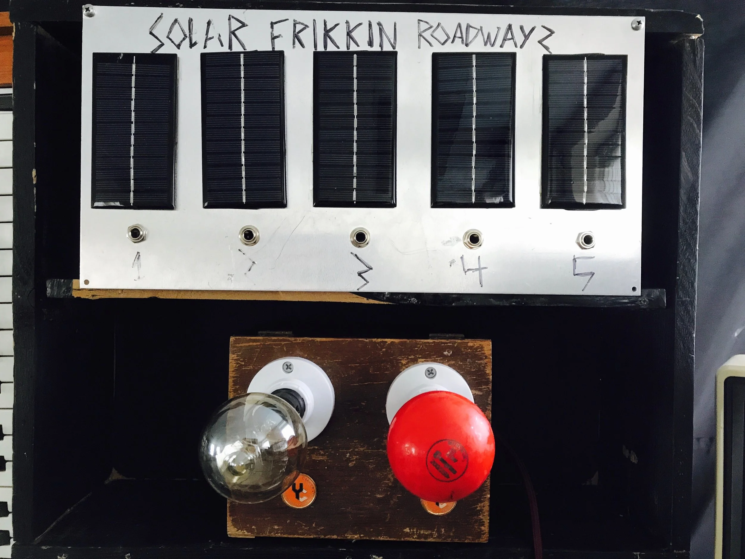 SOLAR PANELS SYNTH EXPRESSION. SOLAR FRIKKING ROADWAYS