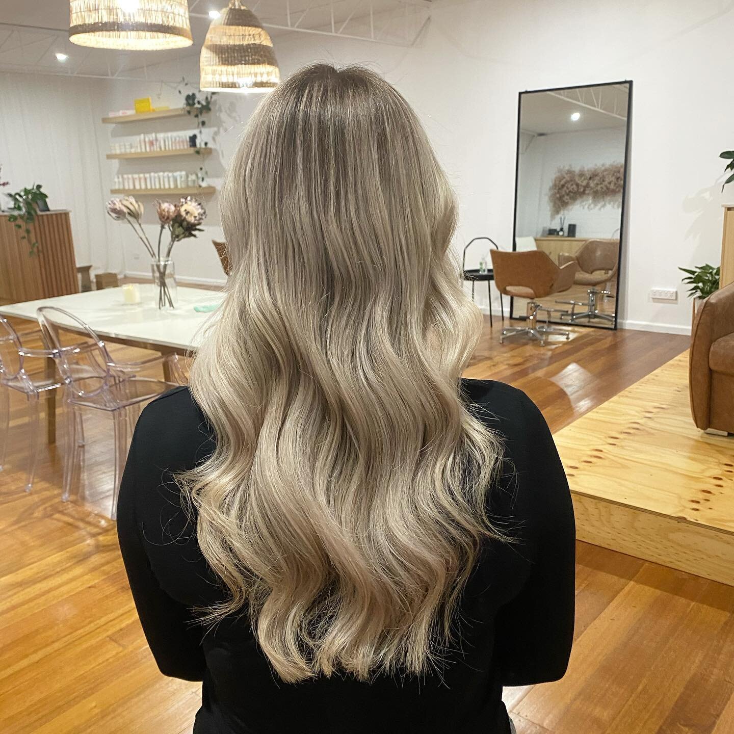 ✨ Stretching your natural colour down to get longer between your colour appointments BUT don&rsquo;t forget to come in between your colour appointment to refresh your toner and have a trim ✨