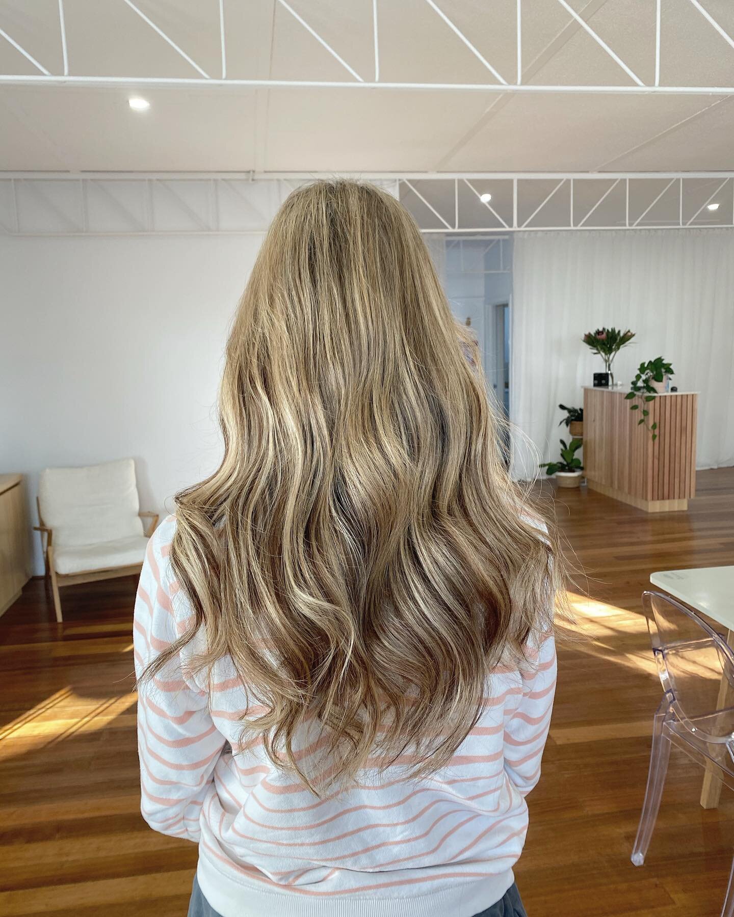 ✨ A little transformation, it&rsquo;s amazing how natural and comfortable extensions are now. Book in for your complimentary consultation to find out what works best for you ✨