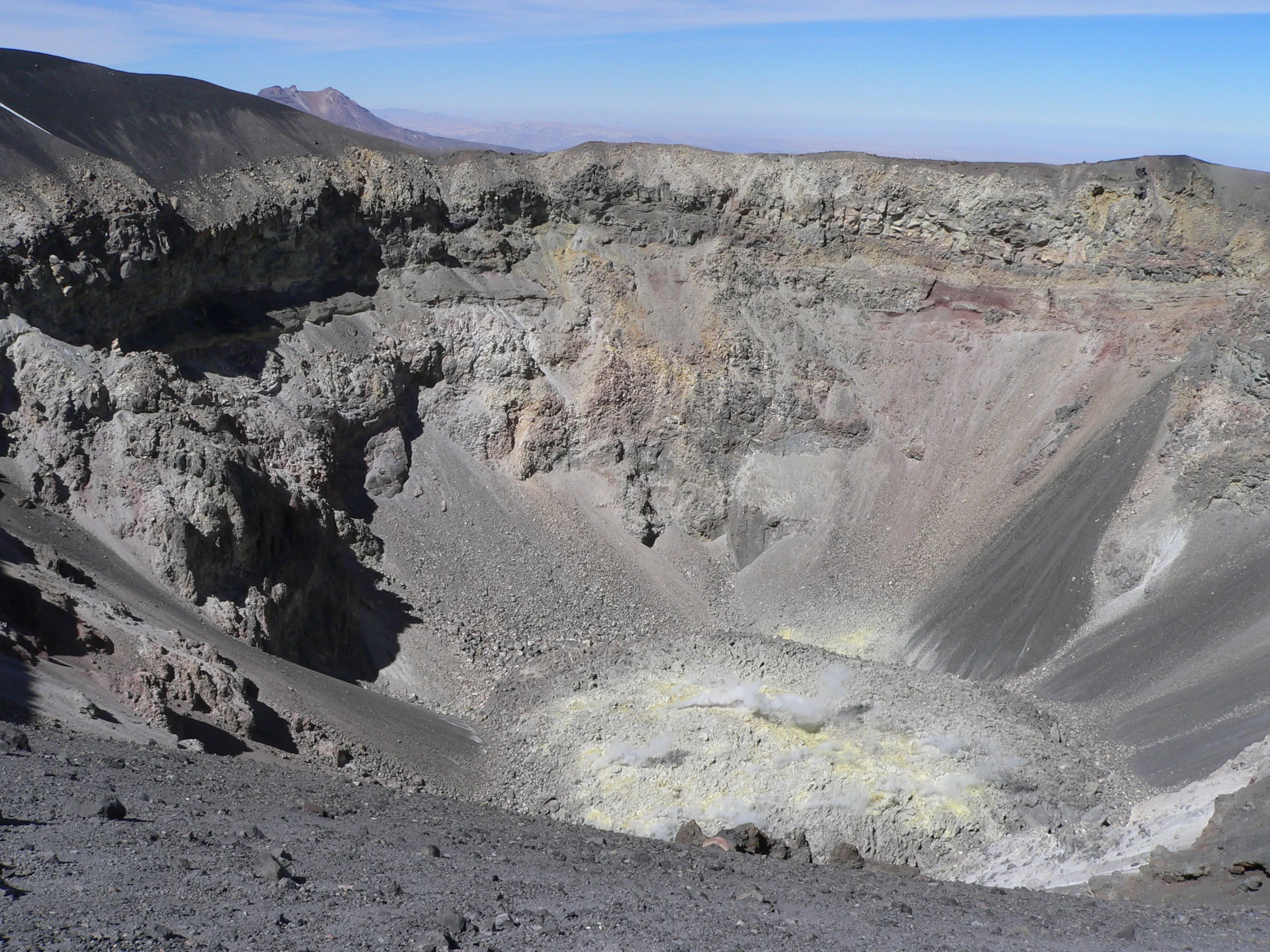 P1020738_El_Misti_Krater.jpg