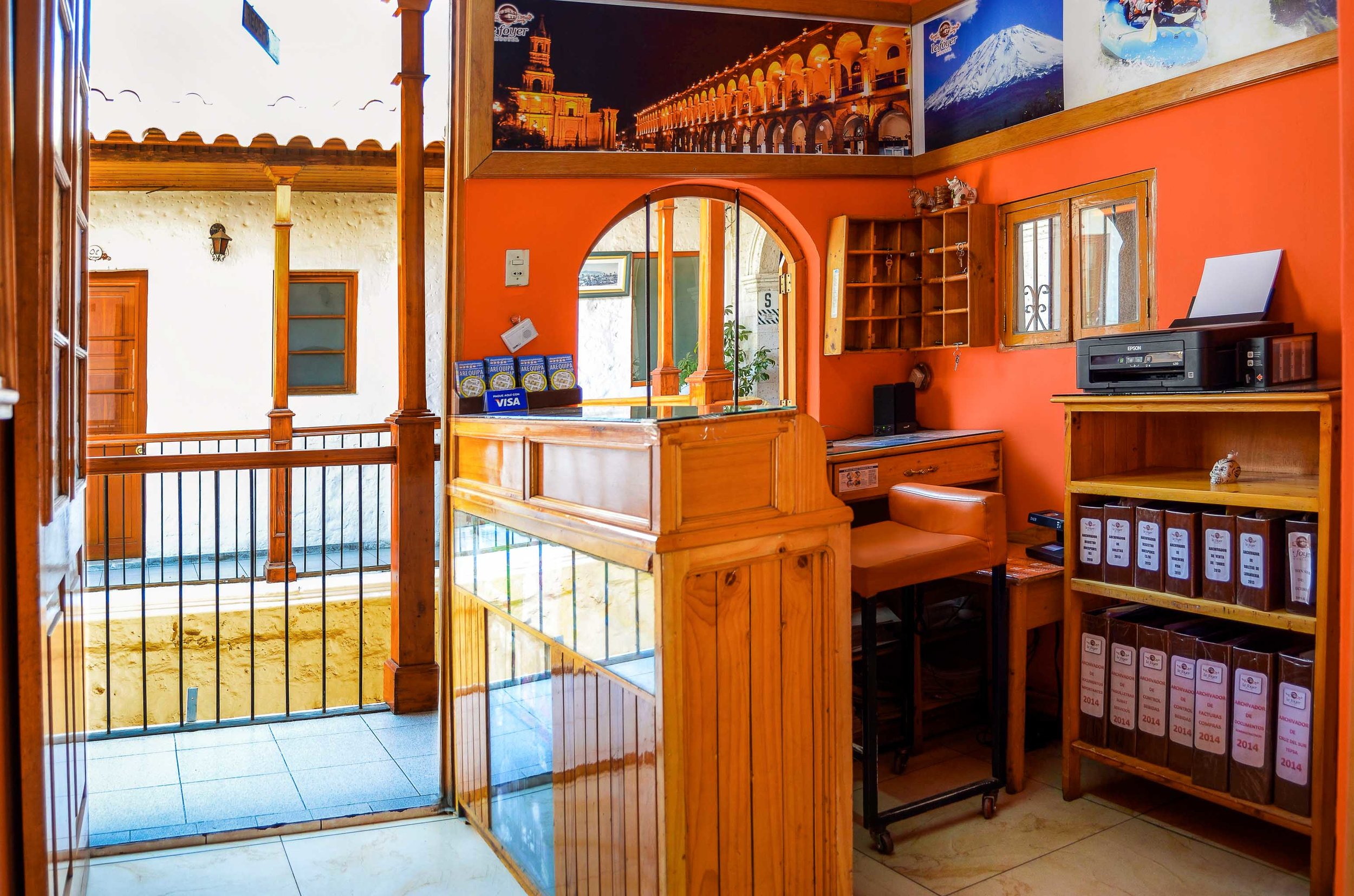 The 24 hour front desk at Le Foyer Arequipa