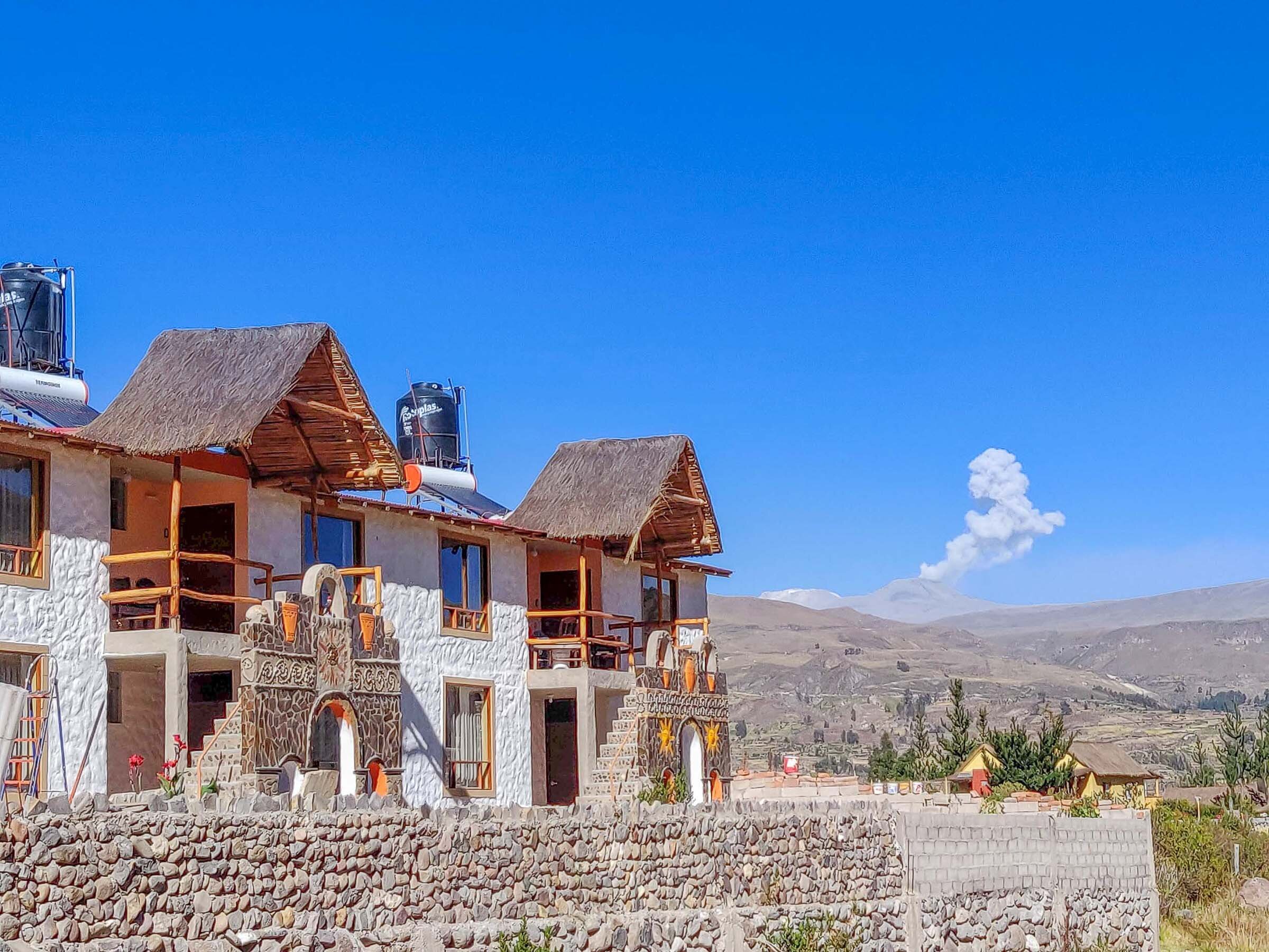 Vista del volcán Sabancaya desde Le Foyer Colca