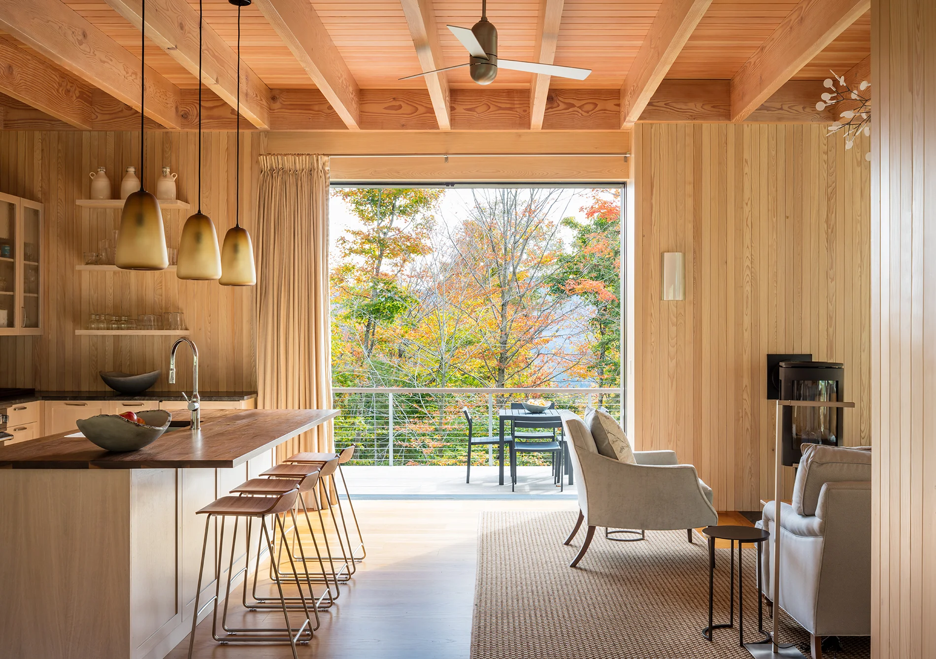 MIF3318great_room+outside.jpg