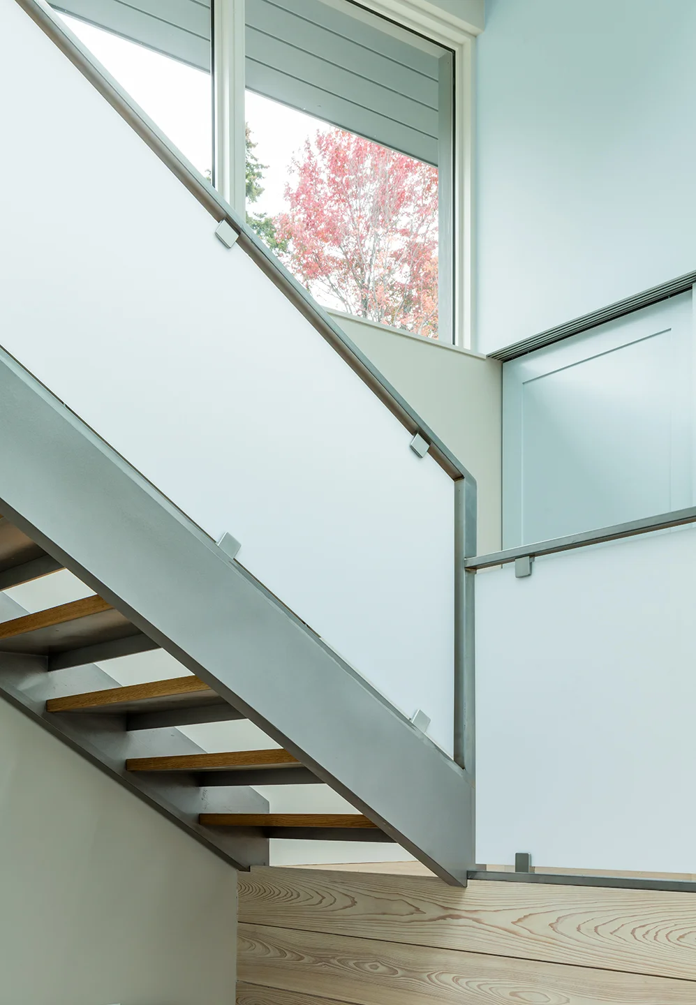 MIF3323stair_detail2.jpg