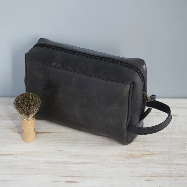 lr_black_leather_washbag_cilwbbl_2.jpg