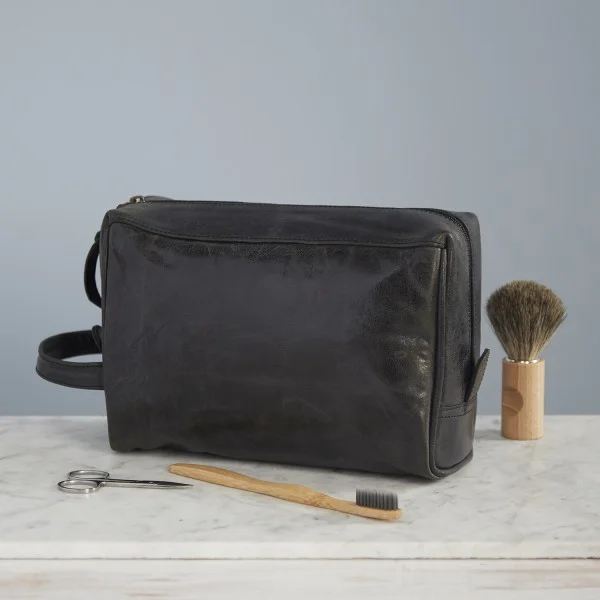 lr_black_leather_washbag_cilwbbl.jpg