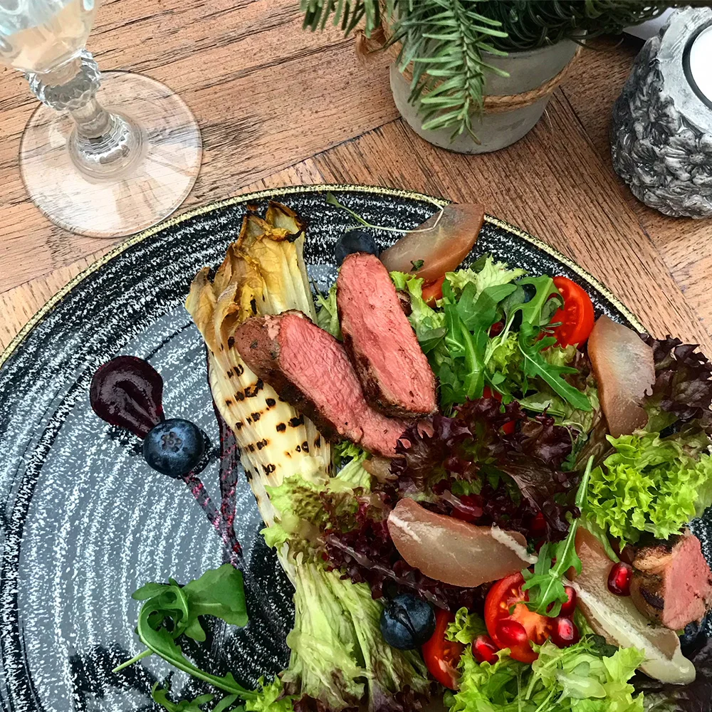PIWNA47: Andesalat med pære og blåbær. Foto: Tenk Koffert