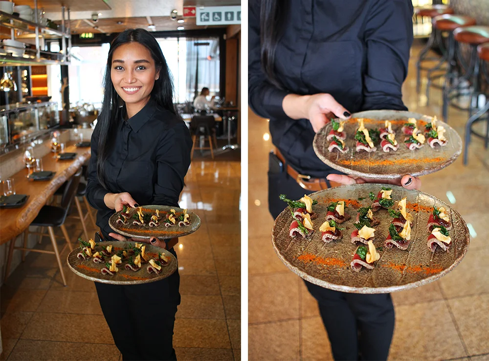 SJEFEN: Restaurantsjefen serverer deltakerne nydelig mat når kurset er ferdig. Denne maten har proffene laget! Foto: Hedda Bjerén