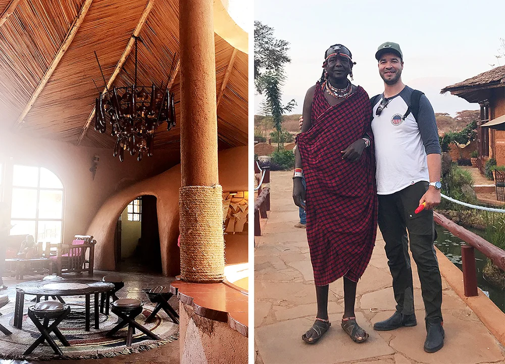 AMBOSELI SOPA LODGE: Dette bildet er tatt i lobbyen hos det første hotellet vi overnattet på, Amboseli Sopa Lodge. Se på det flotte taket! Masaiene er kjente for sine røde drakter og for at de er så høye. Det var ikke alle masaiene vi så som var så utpreget høye, men denne karen, som vi møte på Amboseli Sopa Lodge, var omtrent like høy som mannen min 😂. Foto: Tenk Koffert