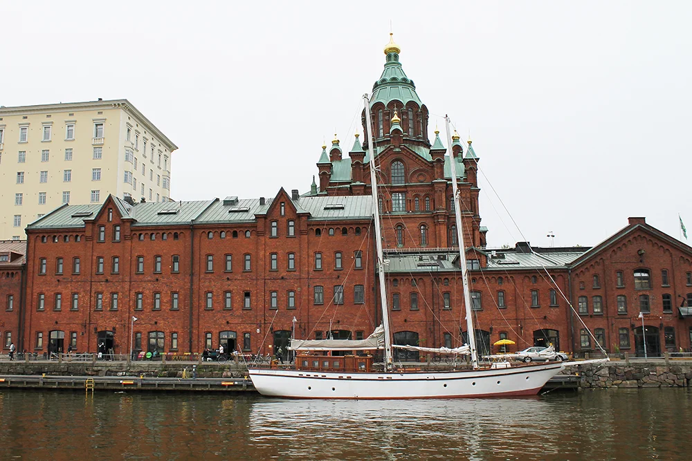 HELSINKI: Pass på at du rekker å bare gå rundt og se på alle de allsidige bygningene som er her. Jeg fant i alle fall det svært fascinerende. Foto: Tenk Koffert