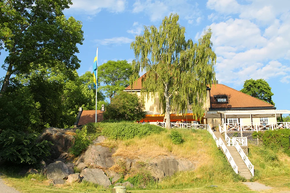 GRINDA VERTSHUS: Overnatt på Grinda for den ultimate skjærgårdsopplevelsen. Foto: Tenk Koffert