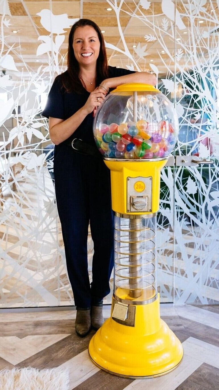 Nikki-with-Dreamball-machine-3.jpg