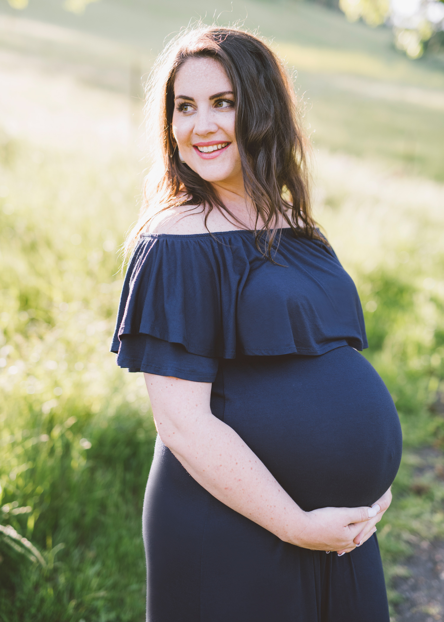 beautiful-pregnant-woman-in-california-nature.jpg