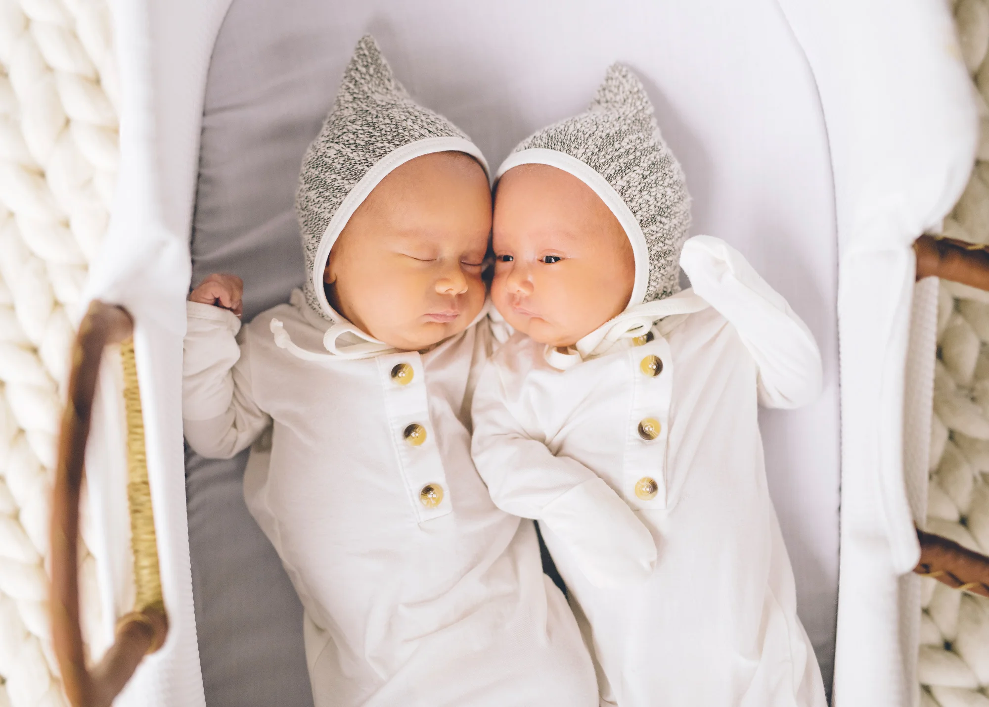 newborn-twins-photos-session.jpg