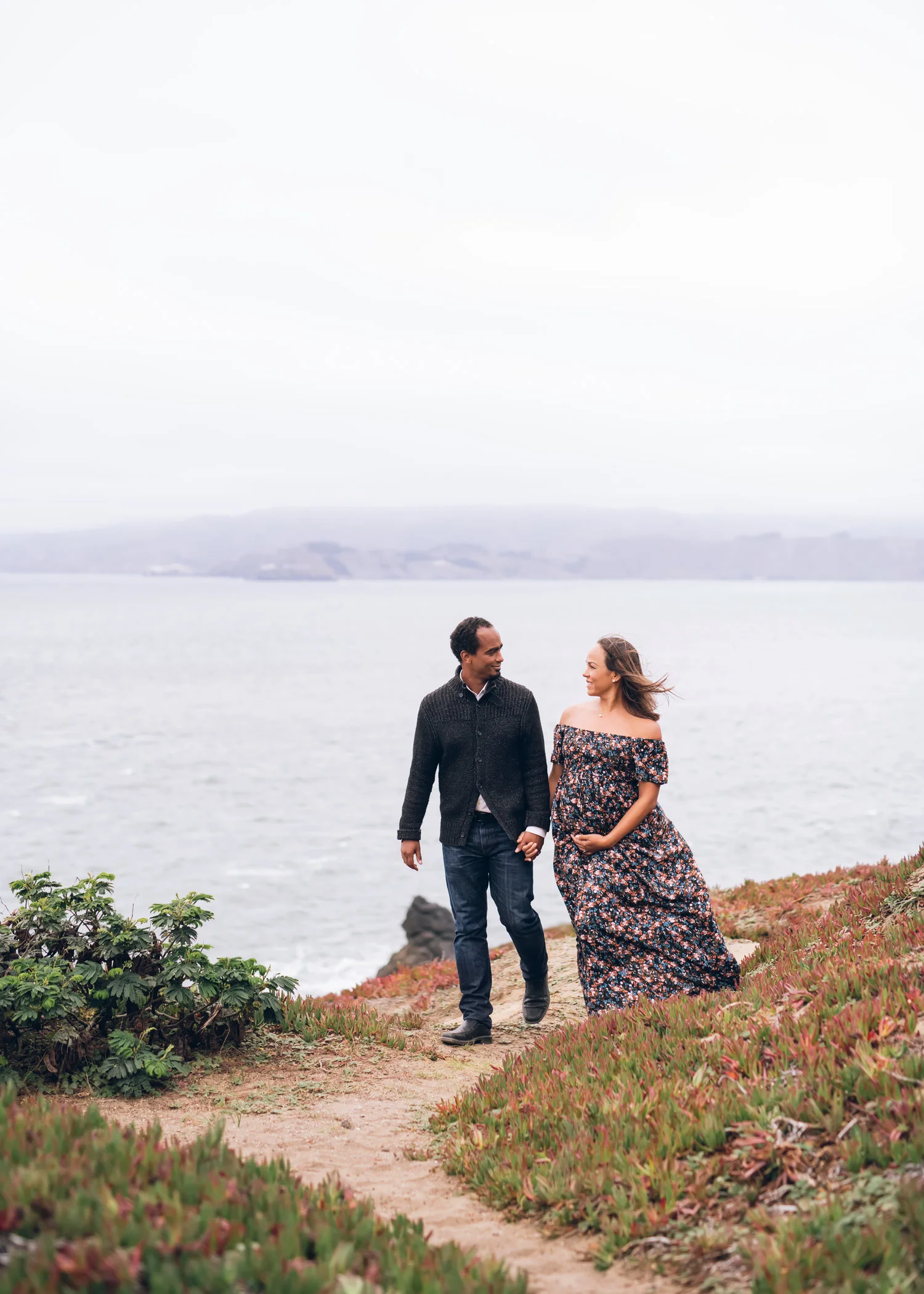maternity-session-on-california-coast.jpg