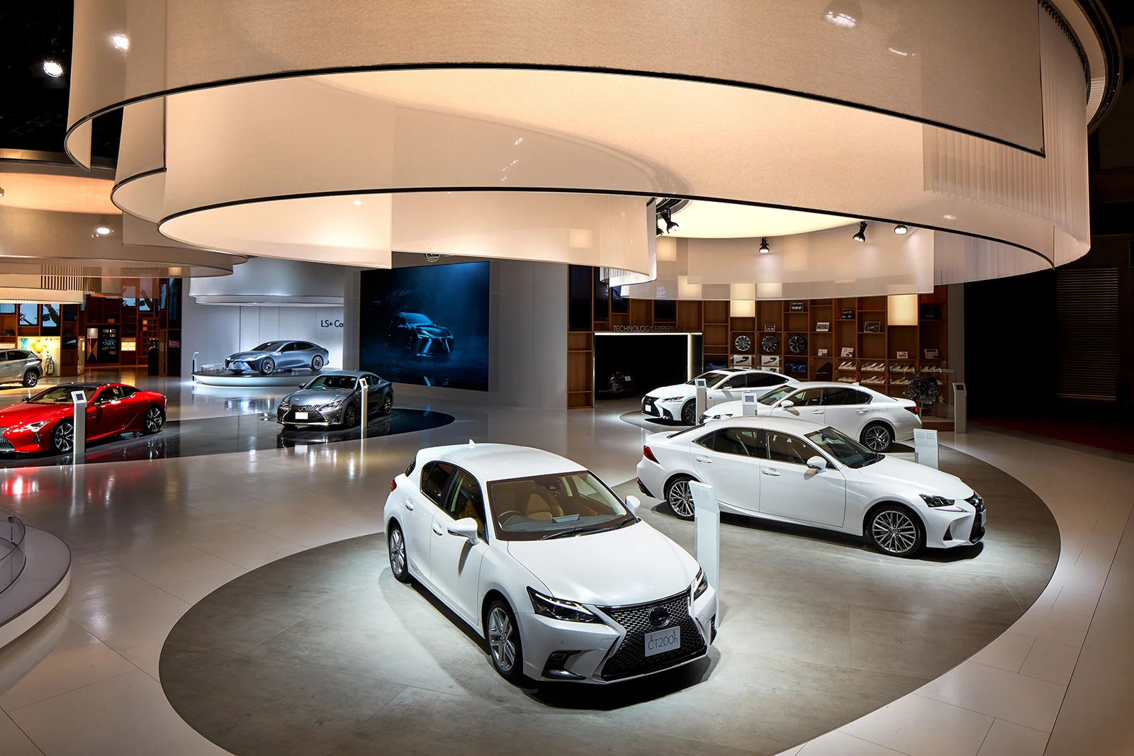 lexus09.jpg