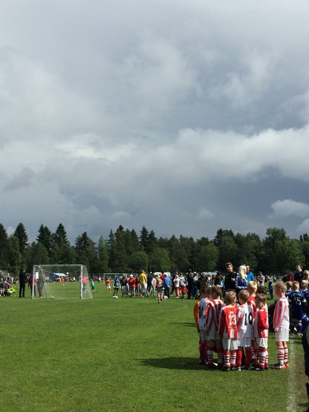 Nostalgin i och med Kokkola Cup. Härliga kids som lirar boll.