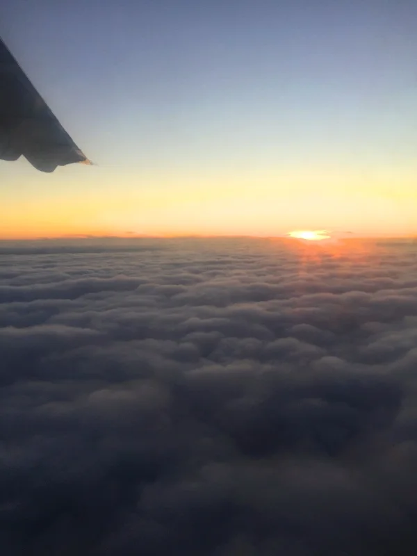 Bild från november 2016. Obligatorisk flygplansbild. Vi flög från Åbo till Vuokatti. Att se solen efter veckor av kaamosmörker var ett välbehövligt underverk.