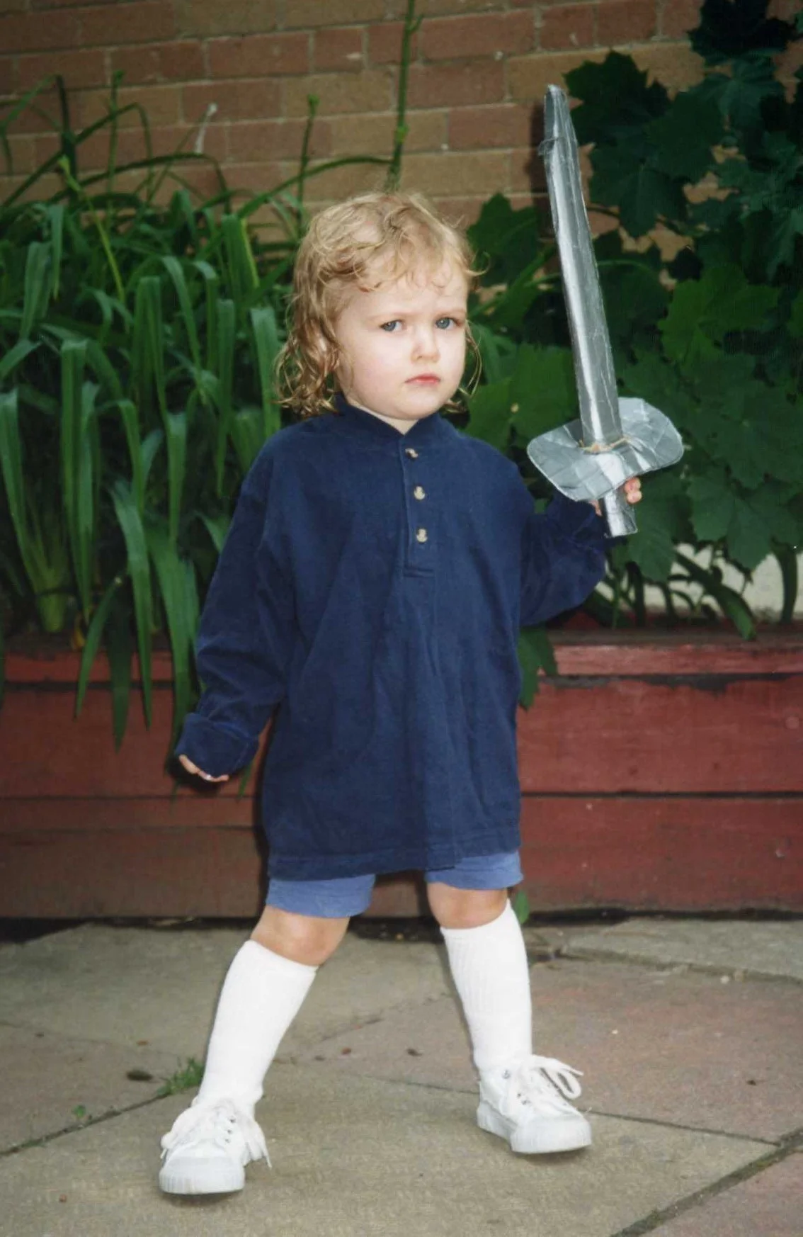 Här är Mindy två år utklädd till John Smith från Pocahontas. Don’t mess with me.