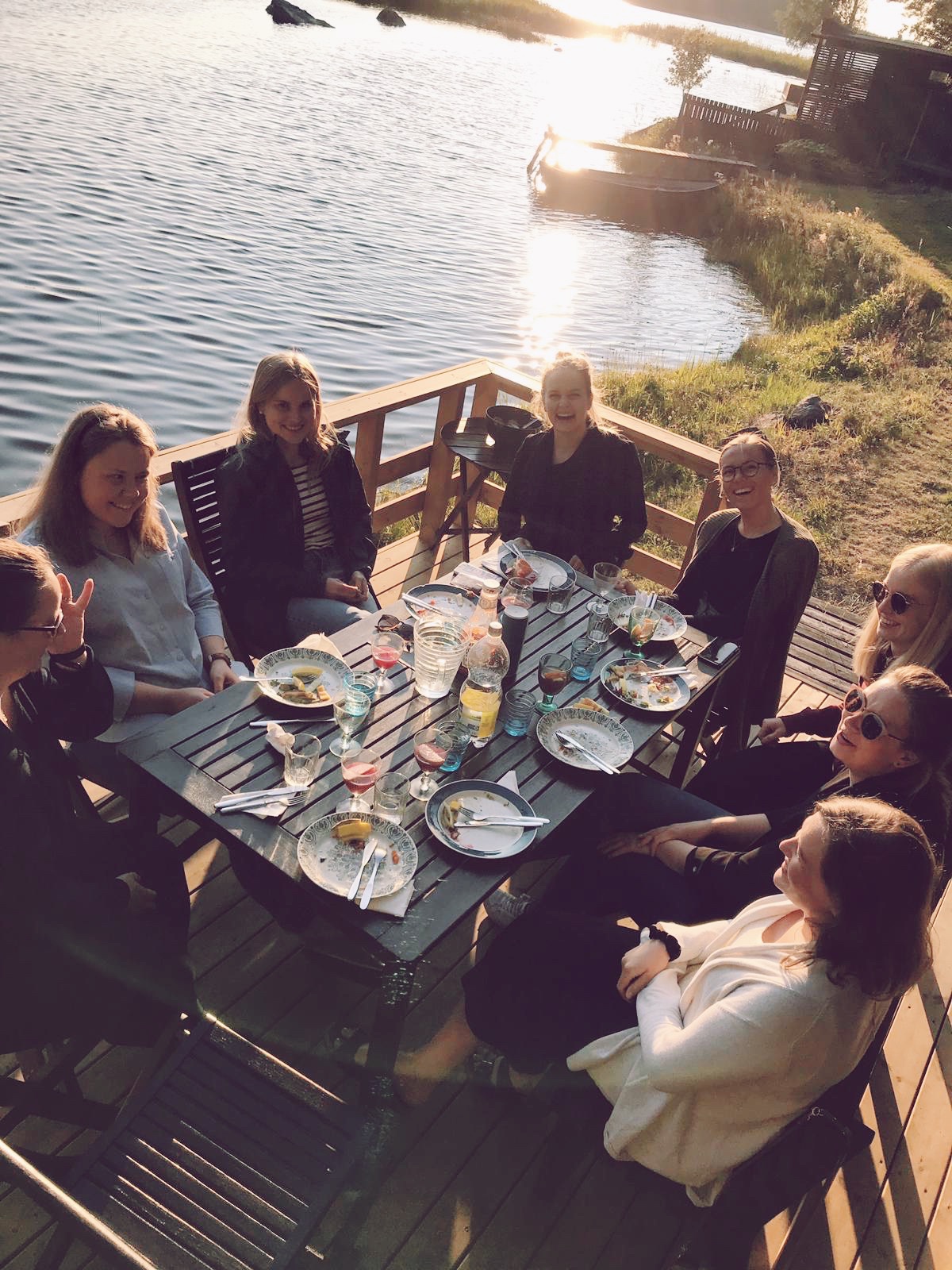 Kvinnorna i mitt liv. Några på bild, några utanför. Foto: Maja Nybacka, med ett tafatt försök till redigering av mig själv