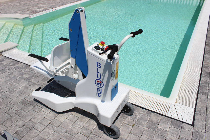 portable-pool-access-lifts-dolphin-mobility.jpg