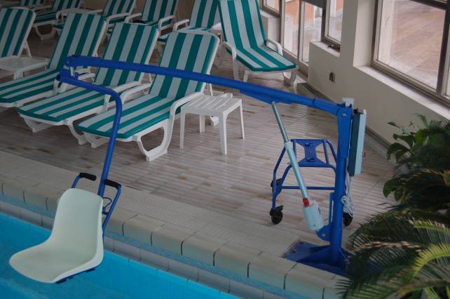 dolphin-moblity-f145-leisure-centre-pool-hoist.jpg