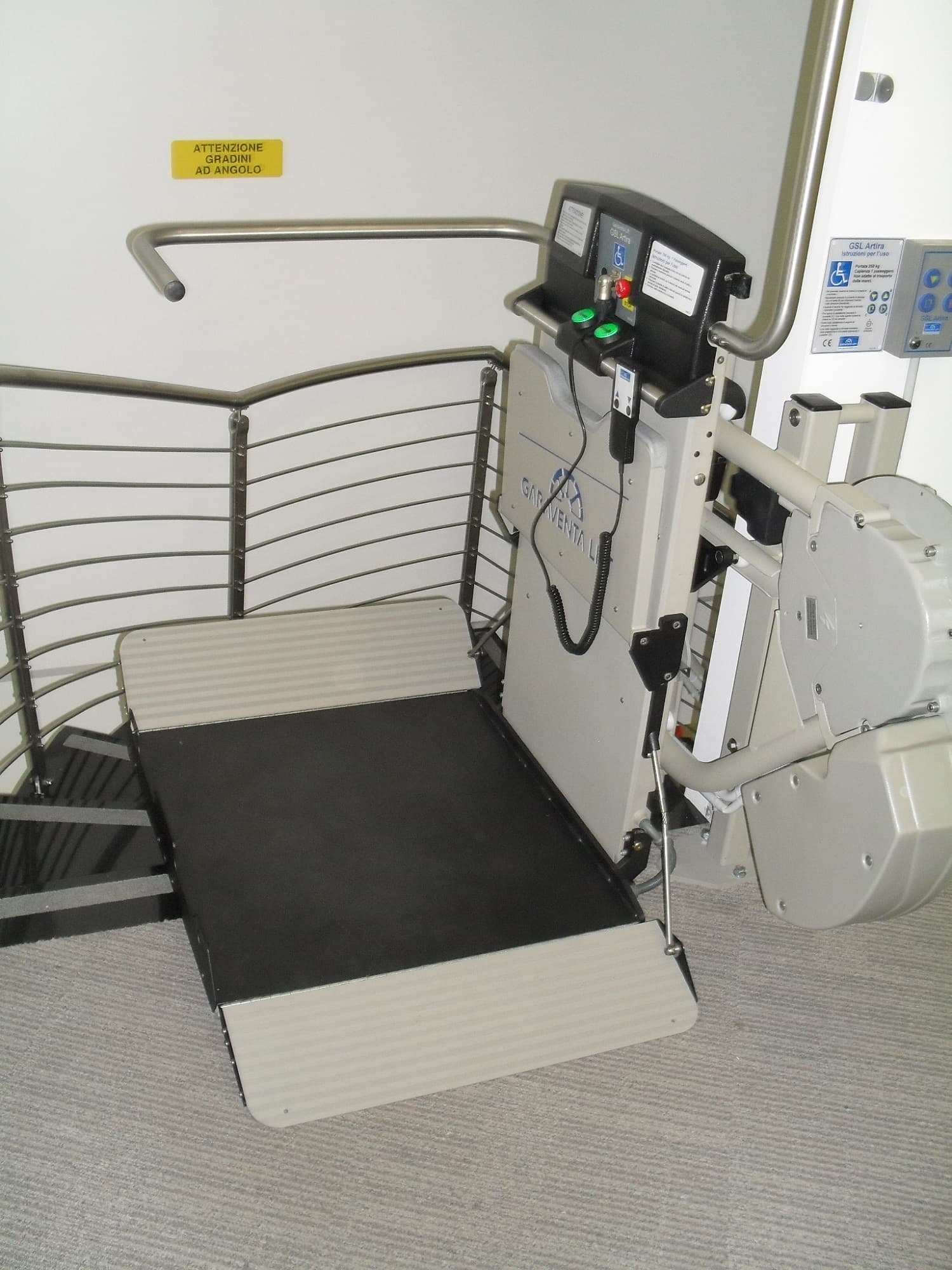 indoor-incline-wheelchair-platform-stair-lift-min.JPG