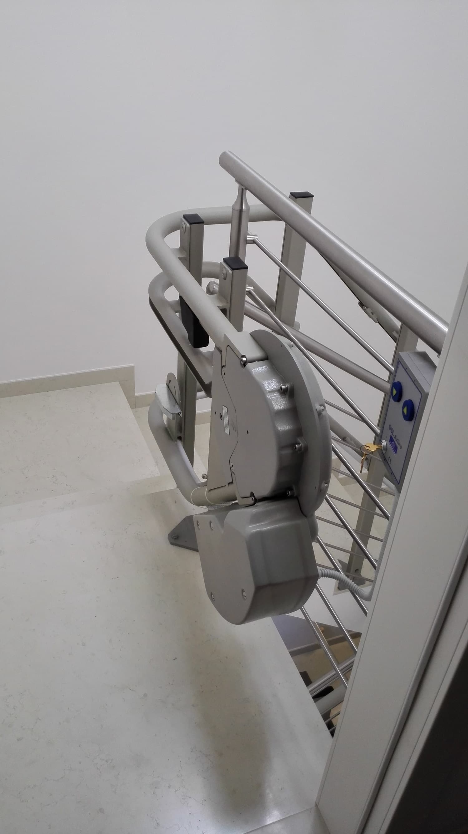 internal-incline-wheelchair-access-platform-lift-min.jpg