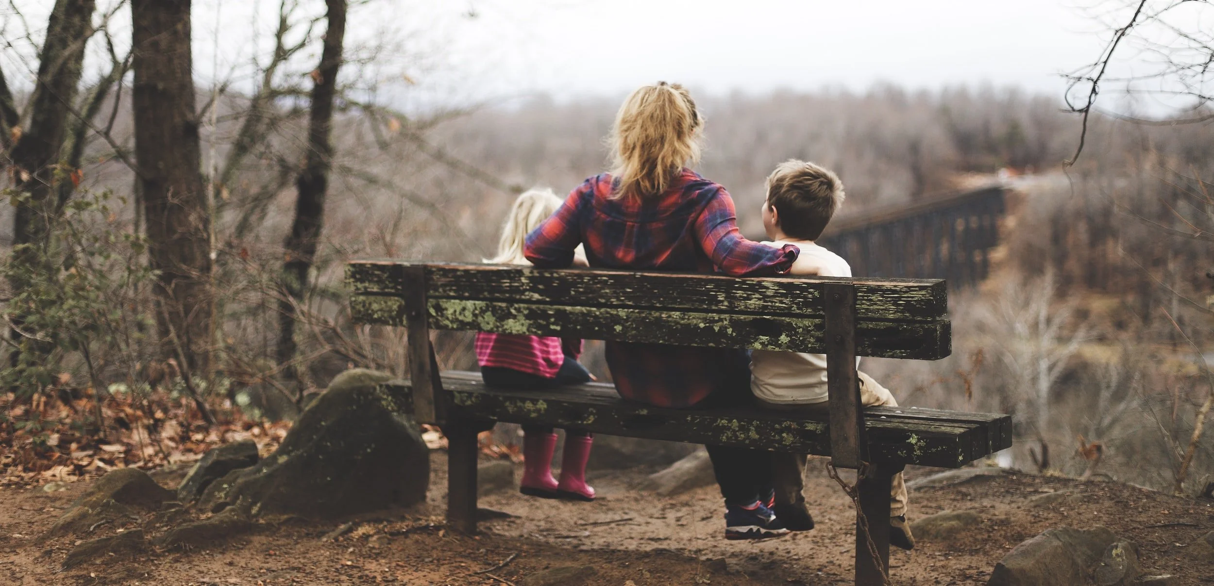 Hoe begeleid je kinderen in tijden van oorlogsverhalen?