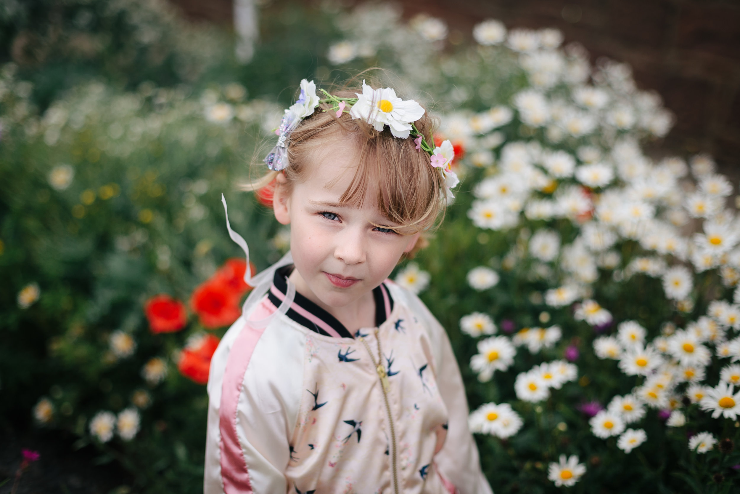Edinburgh family photographer - girls daisy