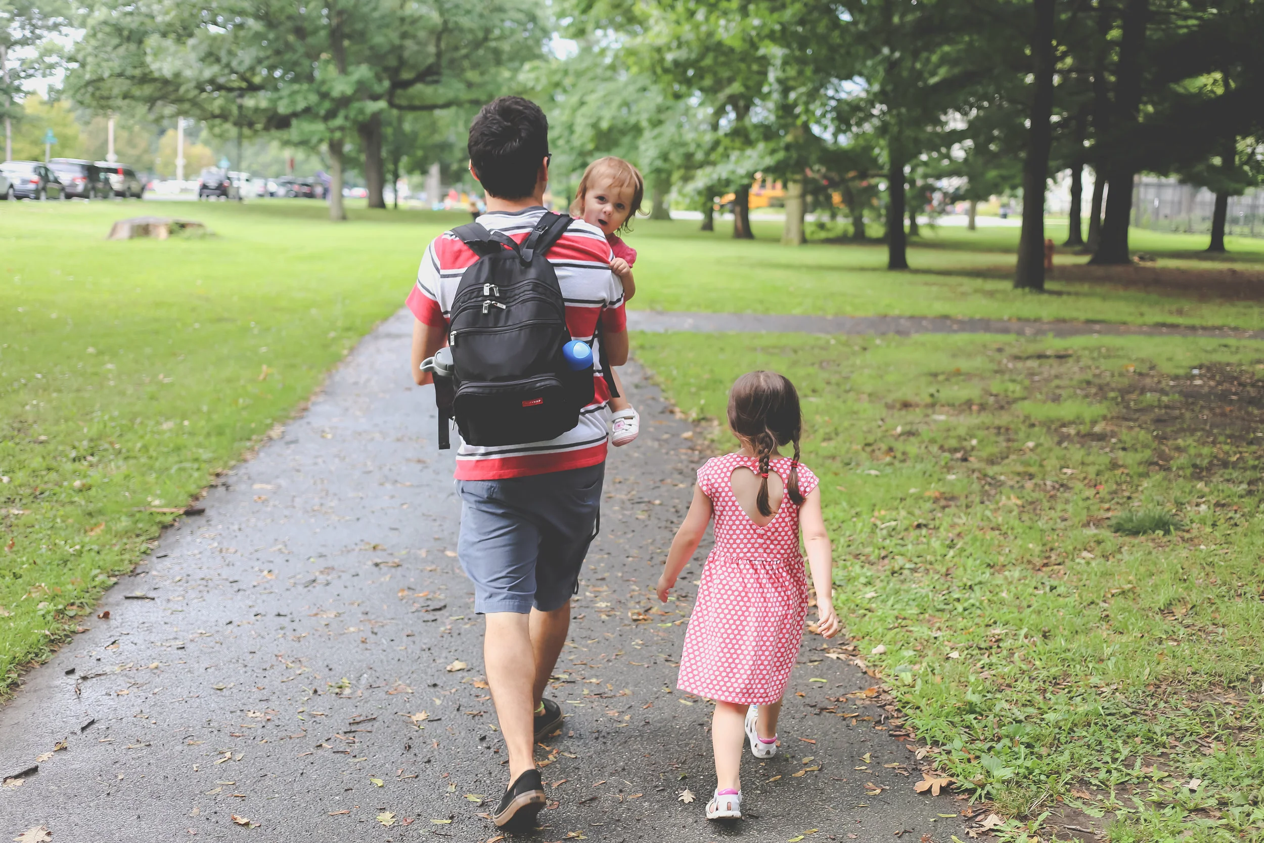Walking through Fairmount Park, Philadelphia, PA. Family photojpurnalism.