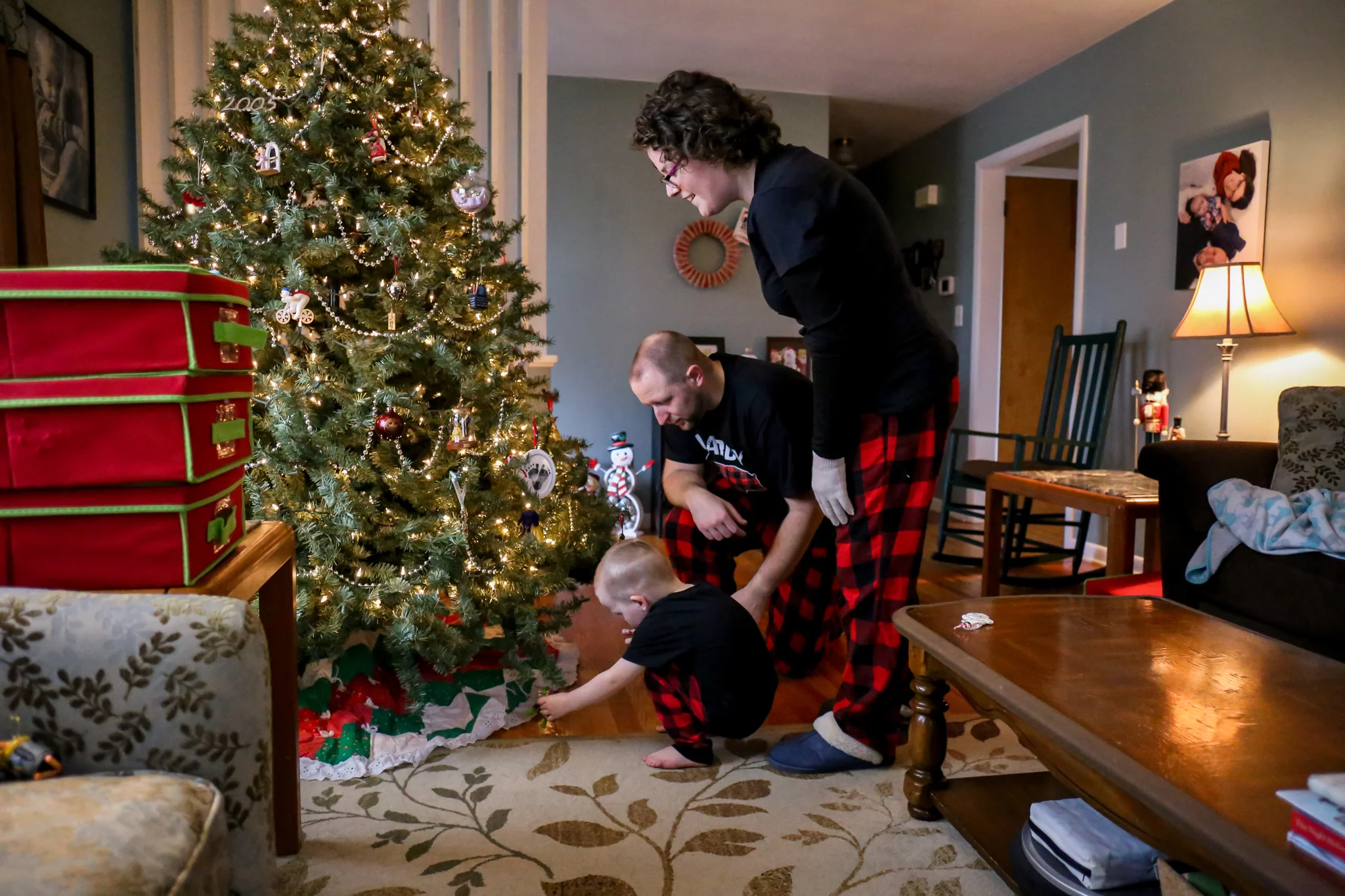 At home holiday family photography session with Jen Grima in Emmaus, PA.