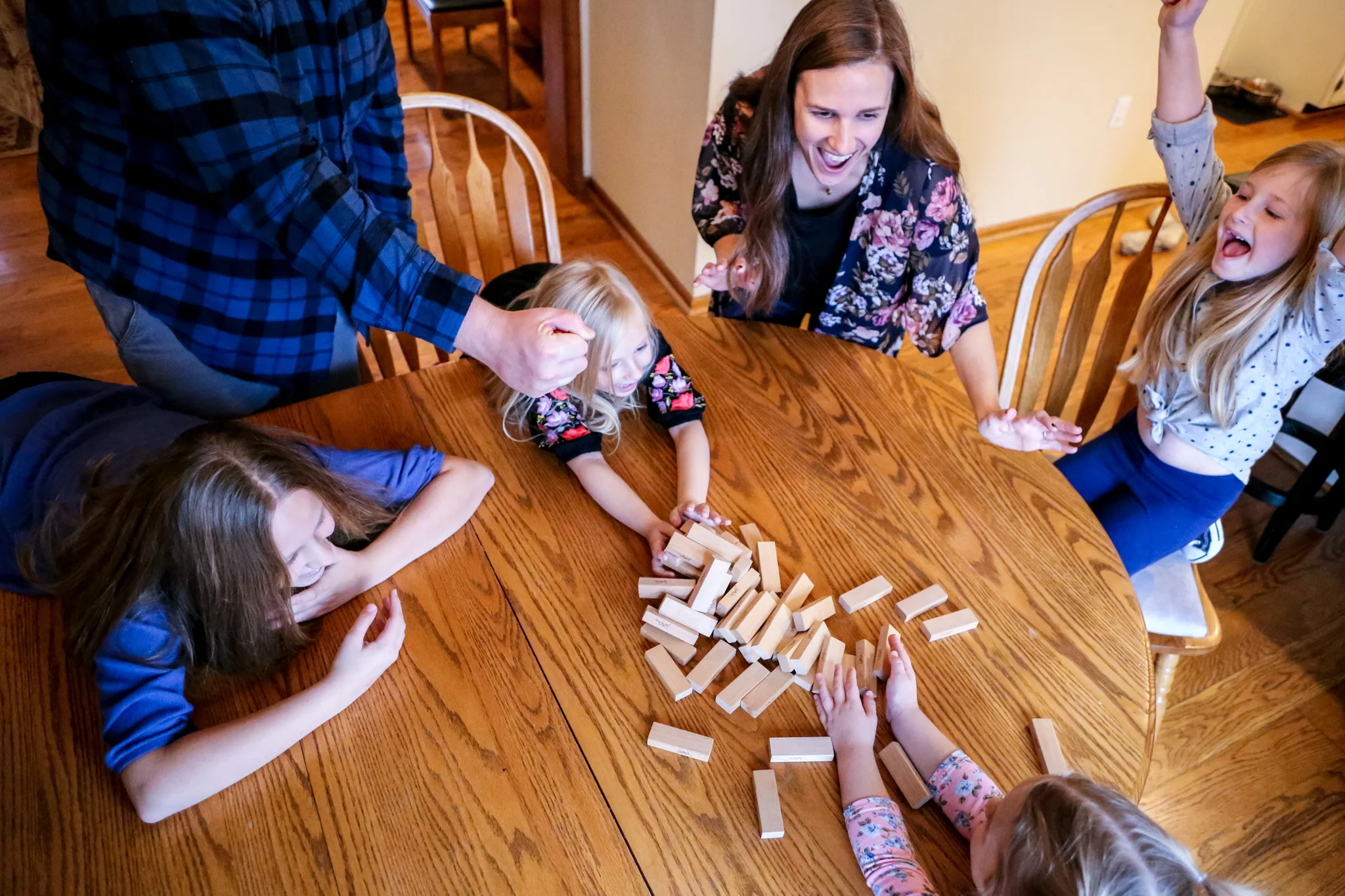 Quality family game time during a family photo session with Jen Grima in Fogelsville, PA.