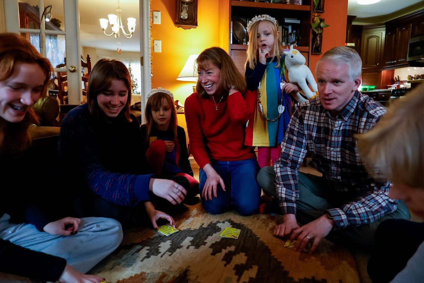 Snow days are perfect for games with the family! ❄️ What are your favorite games to play while staying warm and cozy inside?⁣
⁣⁣⁣
⁣⁣⁣
#documentaryfamilyphotography #deeplyauthentic #lifewellcaptured #docu100 #thebeautifulreal #letthekids #honestlypar