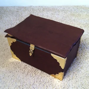 Box for shoe shine kit